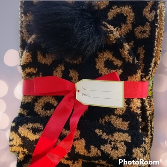 Women's Hat & Skarf Set - Picture 7 of 12